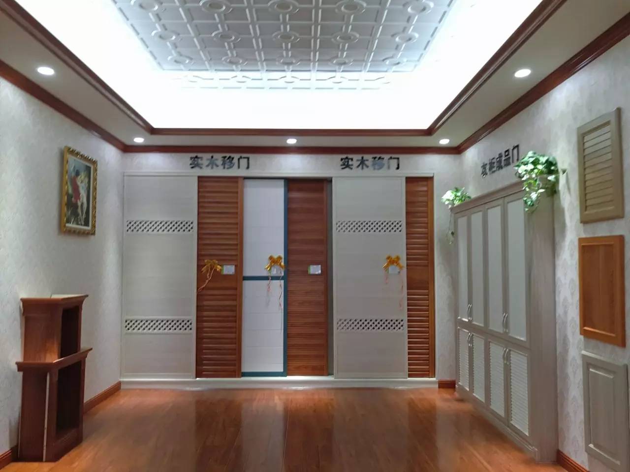 環保板材品牌家湘美全屋同色展廳.jpg