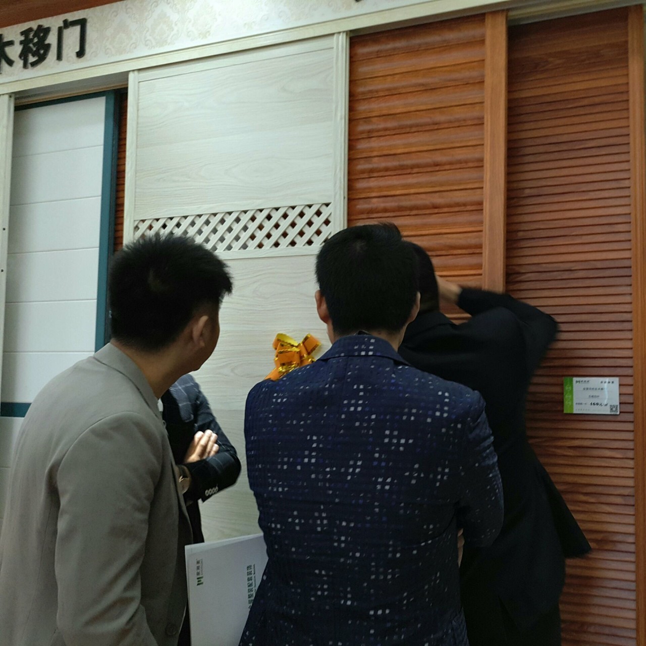 生態板品牌家湘美全屋同色展廳.jpg